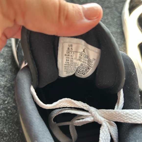 Jordan 1’s Men’s Black and White Lowtops - Picture 7 of 7